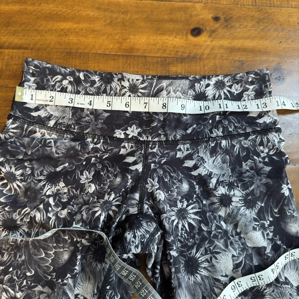 LULULEMON Flowabunga floral crop Capri legging size 6